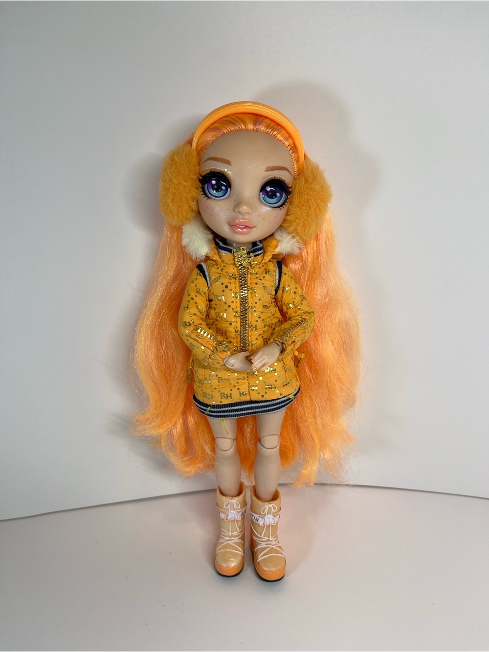 Rainbow High Fashion Doll Poppy Rowan Winter Break Orange Jacket Boots Loose